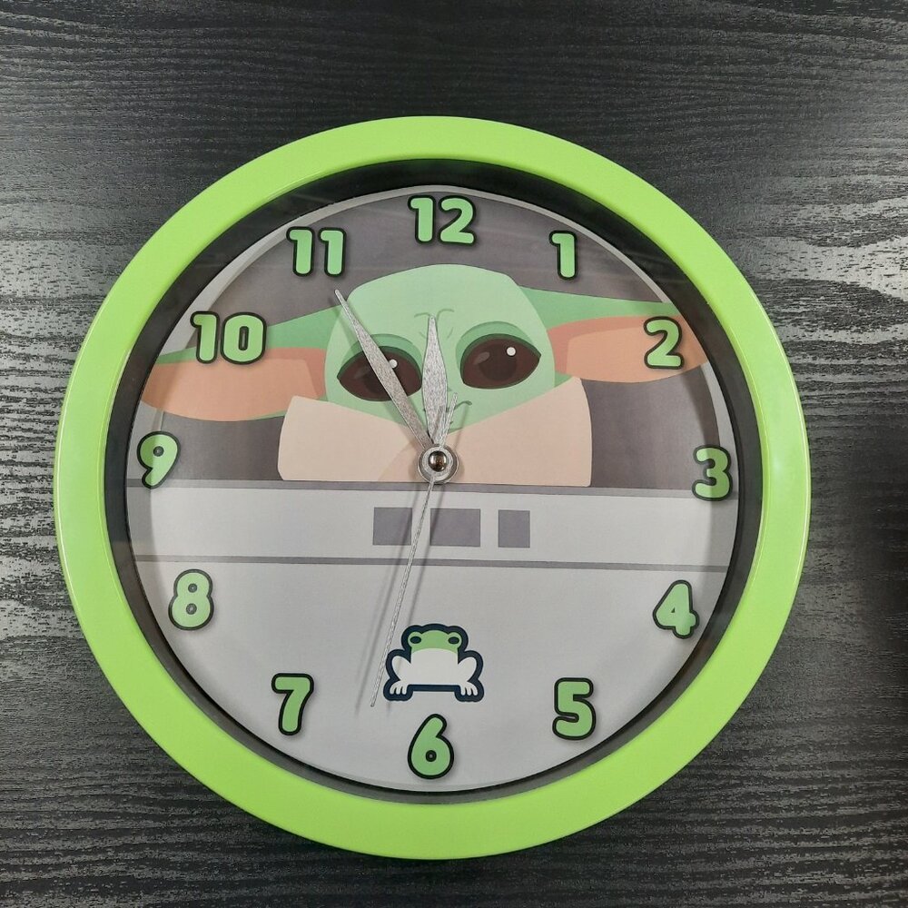 Star Wars Disney Baby Yoda Mandalorian Analog Wall Clock 10-inch Display Battery